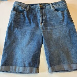 Old Navy High Rise Bermudan shorts size 14.